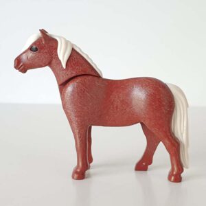 Pony, 2011-stijl (roodbruin)